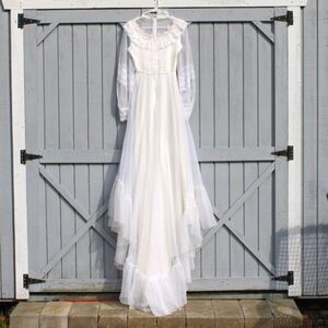 Vintage 80s Montgomery Ward Wedding Dress - Size 5/6 - Delicate Lace & Ruffles